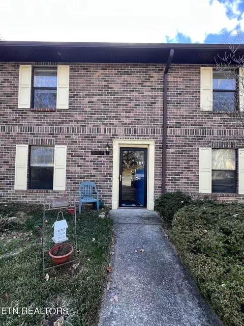 1319 Francis Station Dr, Knoxville, TN 37909