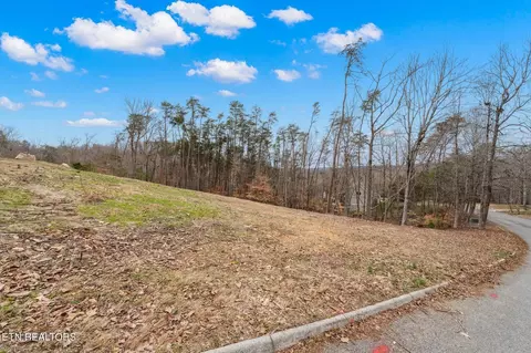 2021 Duck Cove Dr, Knoxville, TN 37922