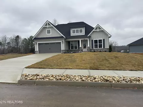 266 Trillium Tr, Lenoir City, TN 37771
