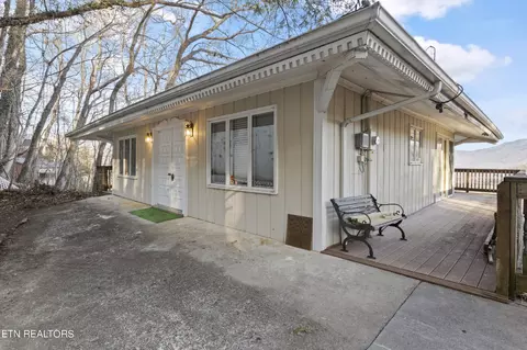 1329 Ski View Dr, Gatlinburg, TN 37738