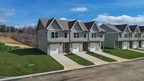 8452 Whisper Ln, Powell, TN 37849