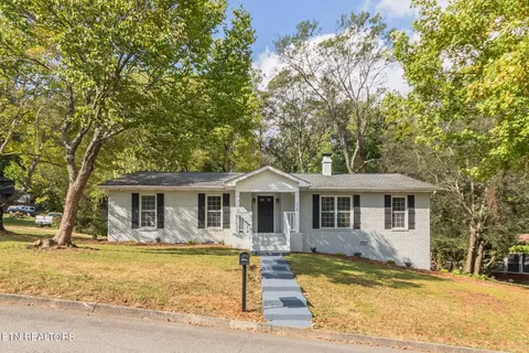 226 Tusculum Dr, Oak Ridge, TN 37830