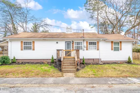 208 W Fairview Rd, Oak Ridge, TN 37830