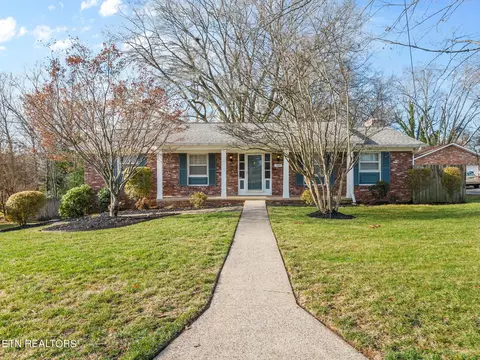 709 Bridgewater Rd, Knoxville, TN 37923