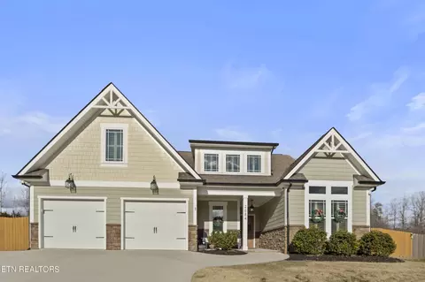 2684 Clearmill Dr, Lenoir City, TN 37772
