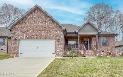 551 Carrington Blvd, Lenoir City, TN 37771