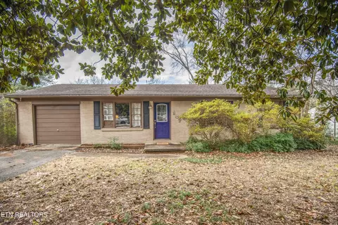 107 Thomas Dr, Maryville, TN 37804