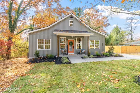 6031 Oak Rd, Knoxville, TN 37912
