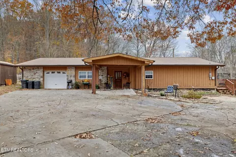 1453 Offutt Rd, Clinton, TN 37716
