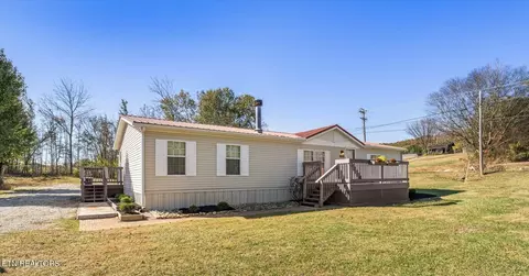1476 Martha Dandridge Cir, Dandridge, TN 37725