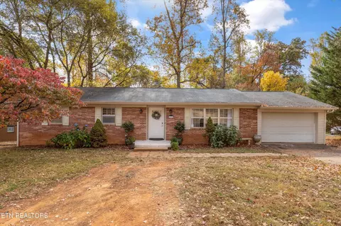 2106 Ridgecrest Dr, Maryville, TN 37803