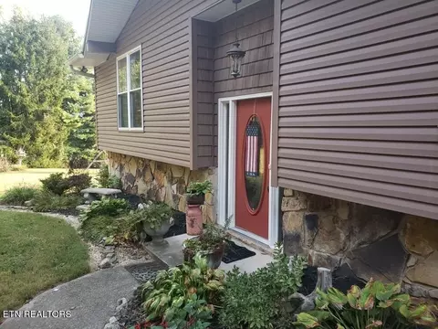 6011 Renee Rd, Corryton, TN 37721