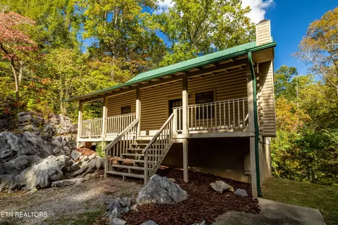 126 Mountain Loft Rd, Townsend, TN 37882
