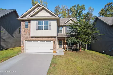 1327 Yarnell Station Blvd, Knoxville, TN 37932