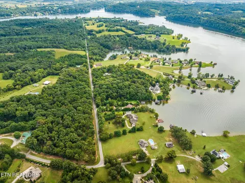 18405 Beals Chapel Rd, Lenoir City, TN 37772