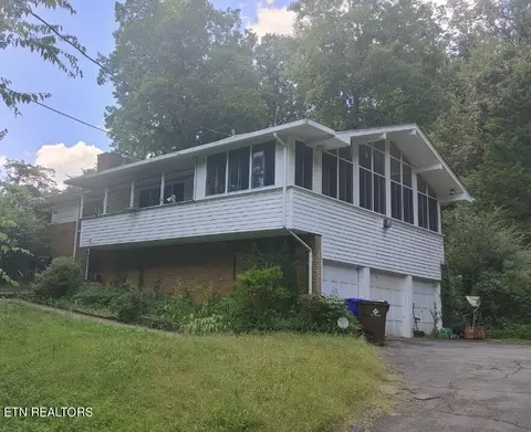 938 W Outer Dr, Oak Ridge, TN 37830