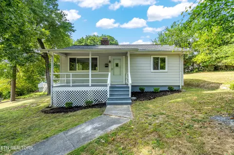 107 Georgia Ave, Oak Ridge, TN 37830