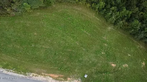 524 Cedar Gate Ln, La Follette, TN 37766