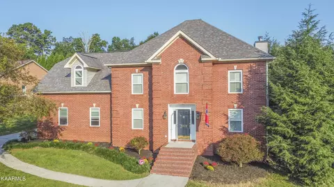 5009 Shannon Run Dr, Knoxville, TN 37918