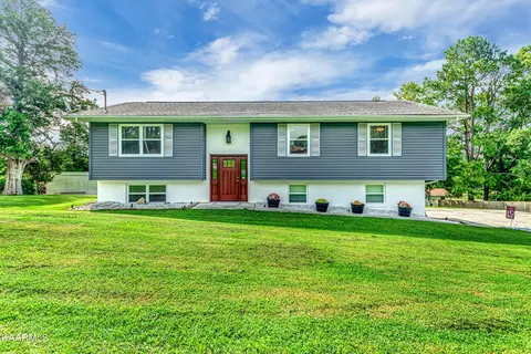 2761 Cedar Cir, Lenoir City, TN 37772