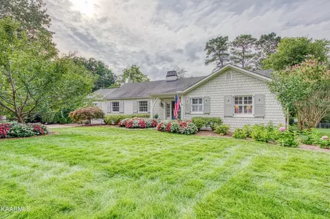 4222 Holloway Dr, Knoxville, TN 37919