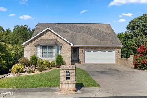 2023 Cherokee Dr, Maryville, TN 37801