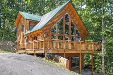 655 Monte Wood Cir, Pigeon Forge, TN 37863