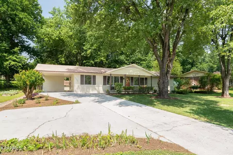 4504 Robindale Dr, Knoxville, TN 37921