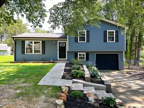 1621 Summerhill Dr, Knoxville, TN 37922