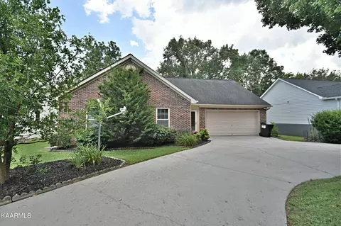 8210 Mecklenburg Ct, Knoxville, TN 37923