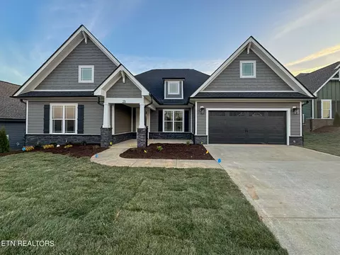 231 Trillium Tr, Lenoir City, TN 37771