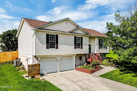 7575 Rising Brooks Ln, Knoxville, TN 37918
