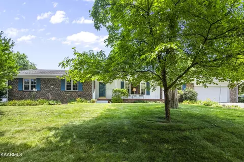 8000 Corteland Dr, Knoxville, TN 37909
