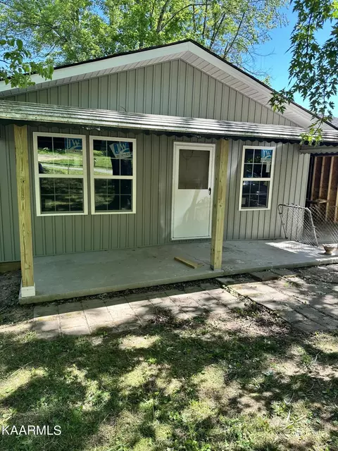 1115 W Forrest St, La Follette, TN 37766