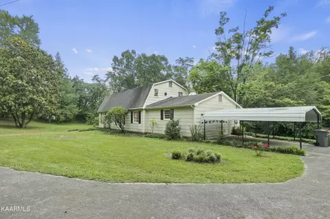 529 Peterson Ln, Maryville, TN 37803