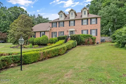 810 Woodsmoke Cir, Knoxville, TN 37934