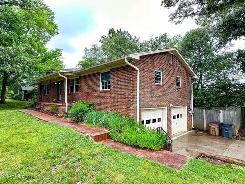 5600 NE Chesswood Dr, Knoxville, TN 37912