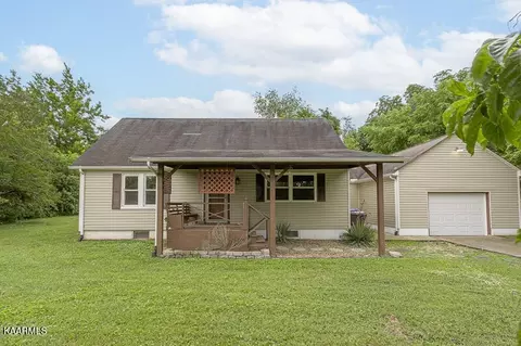 977 W Hunt Rd, Alcoa, TN 37701