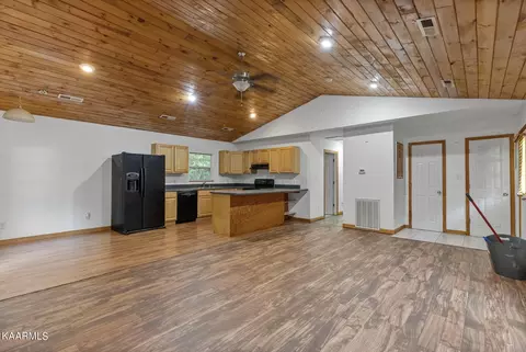523 Old Tacora Hills Rd, Clinton, TN 37716