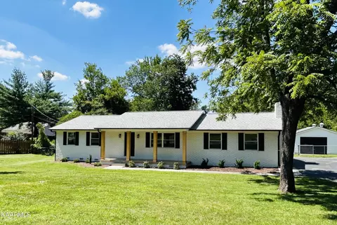 8213 W Day Cir, Knoxville, TN 37919