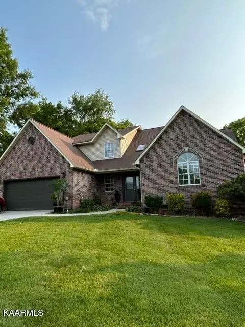 564 Hallmark Ln, Strawberry Plains, TN 37871