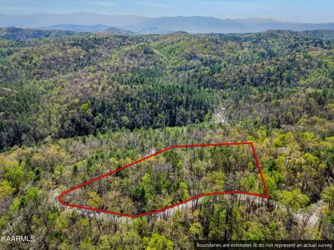 33 Oakwood Rd, Walland, TN 37886