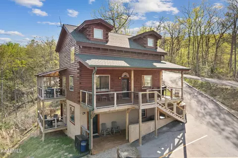 2920 Joyner Hills Ln, Sevierville, TN 37876
