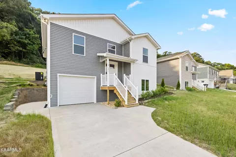 3121 Greenway Dr, Knoxville, TN 37918
