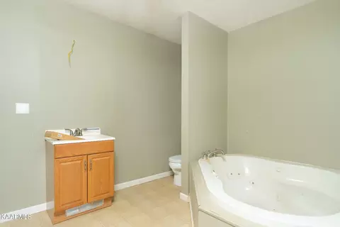 477 Wallace Rd, Luttrell, TN 37779 photo 8