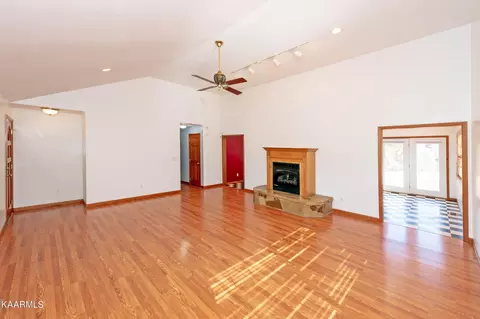 201 Wolfenbarger Rd, Luttrell, TN 37779 photo 12