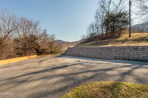 201 Wolfenbarger Rd, Luttrell, TN 37779 photo 6