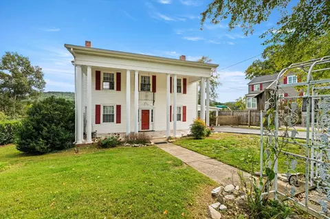 607 Eagle Bend Rd, Clinton, TN 37716 photo 2