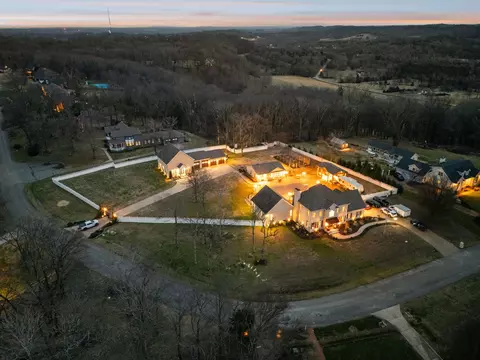 1045 Claremont Dr, Columbia, TN 38401