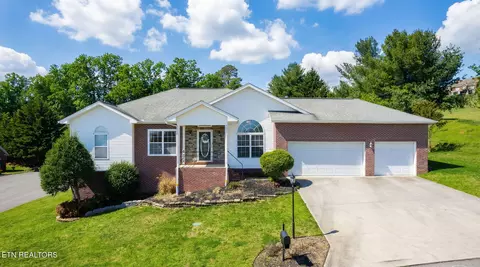 10501 Almanac Ln, Knoxville, TN 37932